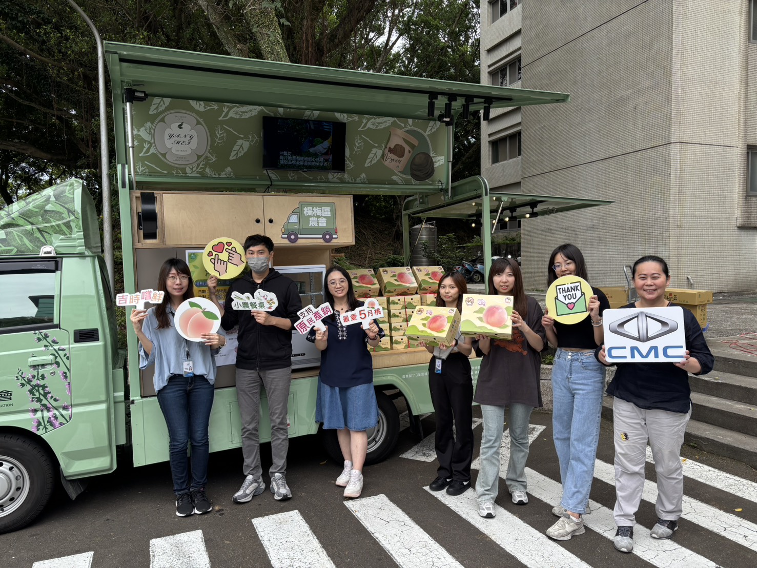 中華汽車員工好幸福 上百盒媽媽桃直送廠區享用水蜜桃好滋味